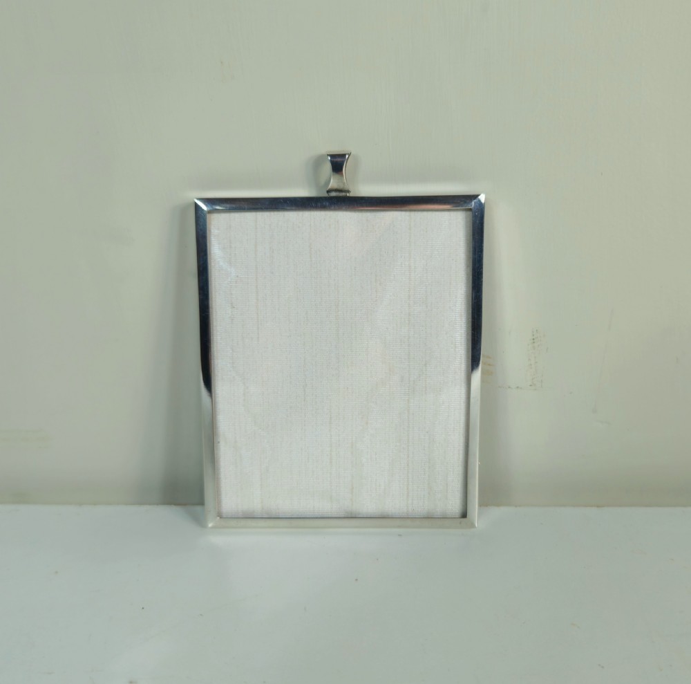 SILVER FRAME IN ORIGINAL LEATHER CASE View III