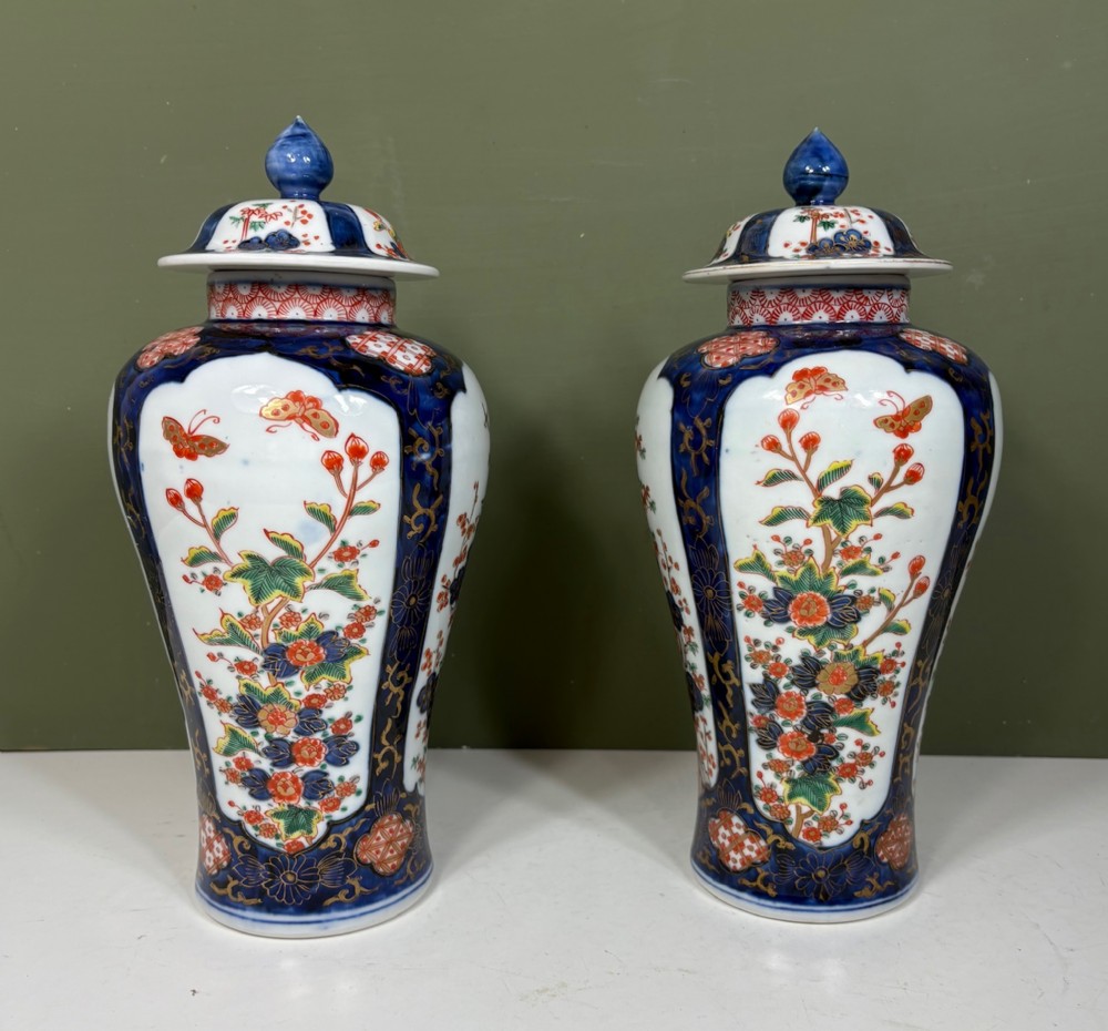 PAIR OF 19TH C DECORATED VASES & LIDS