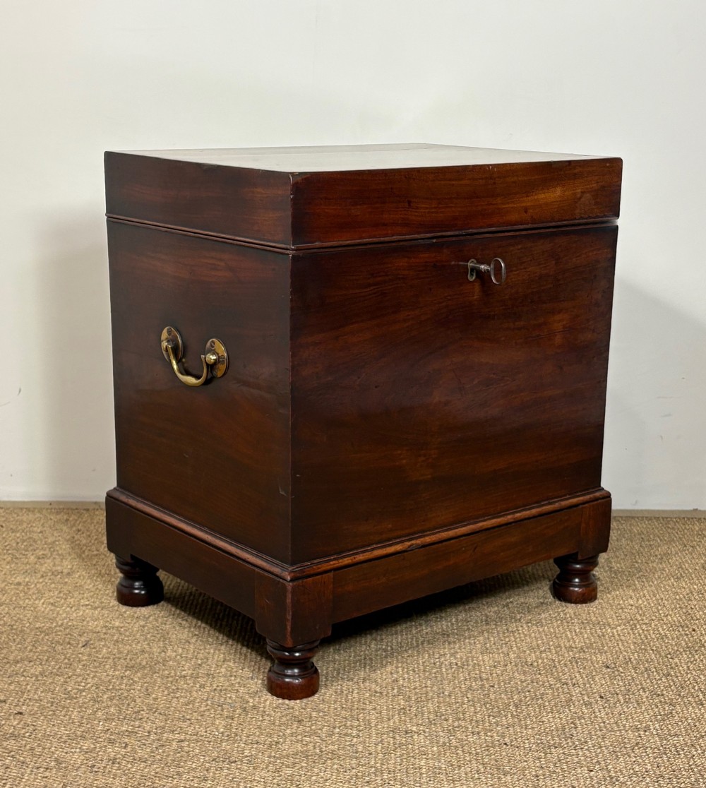 EARLY 19TH C MAHOGANY CELLARETTE