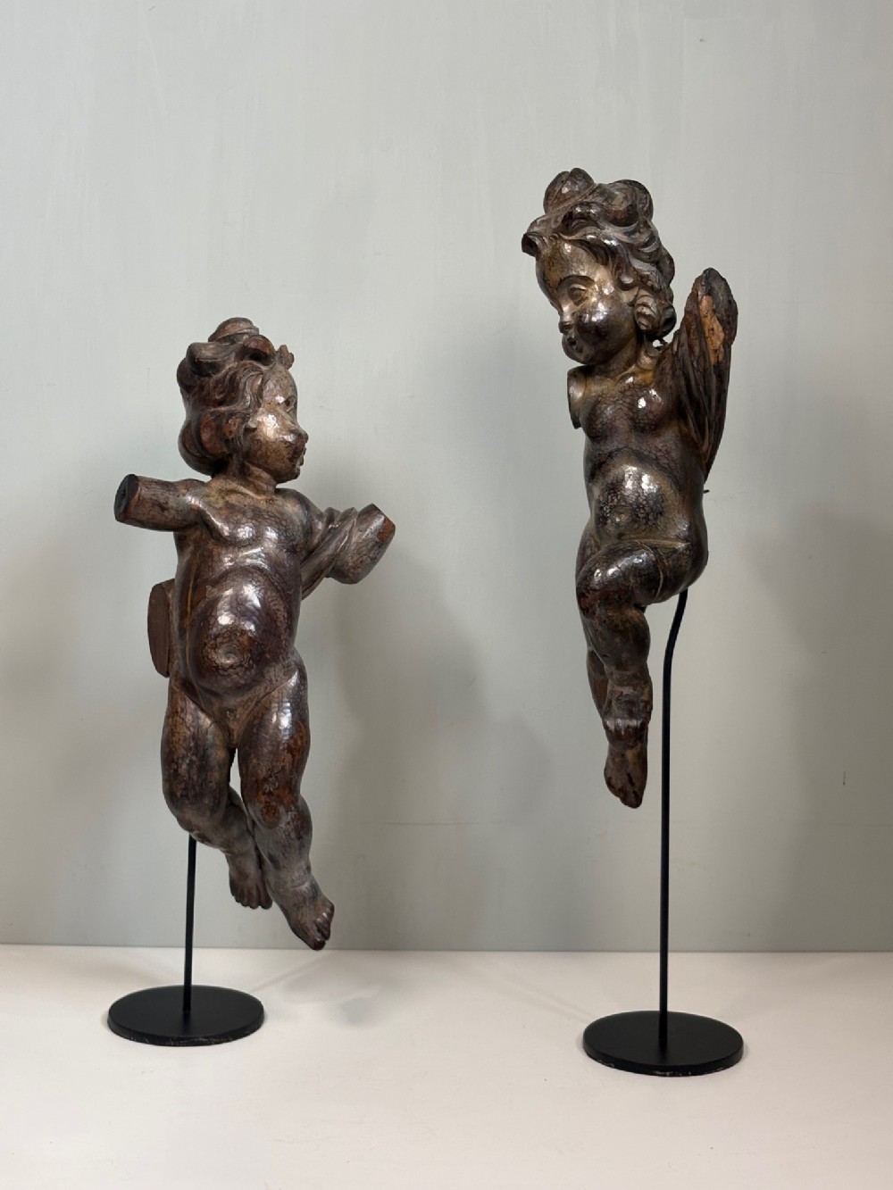 PAIR OF 18TH C CARVED PUTTI