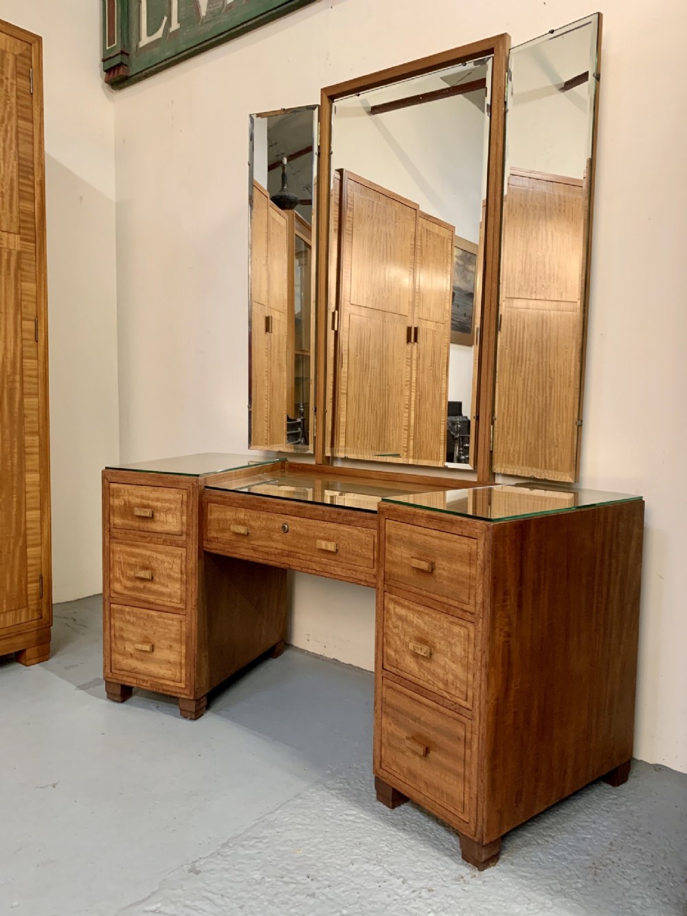 Heals dressing table