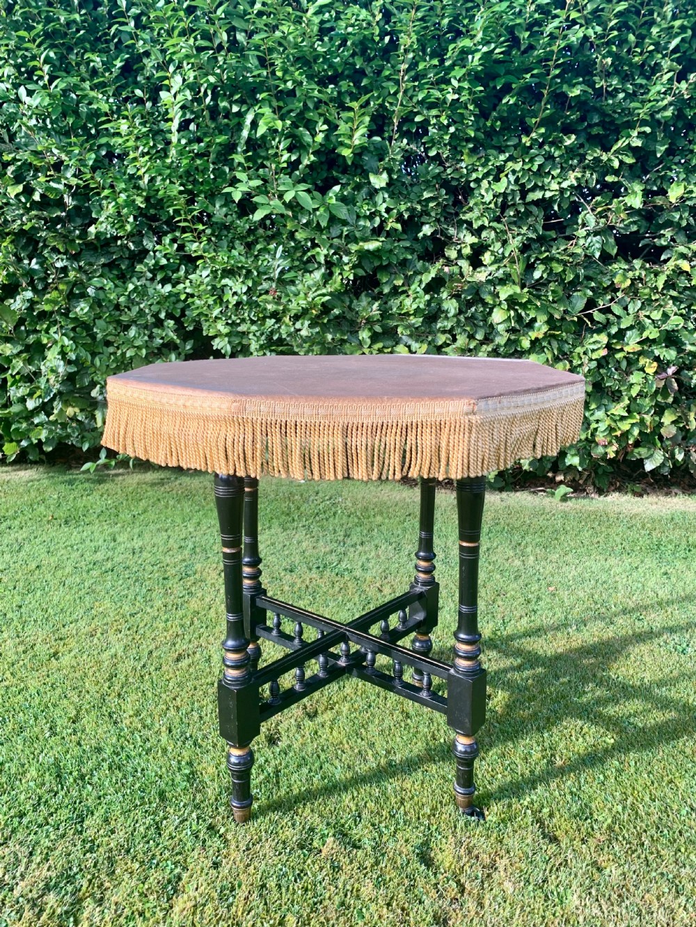 Aesthetic parcel gilt gypsy table 