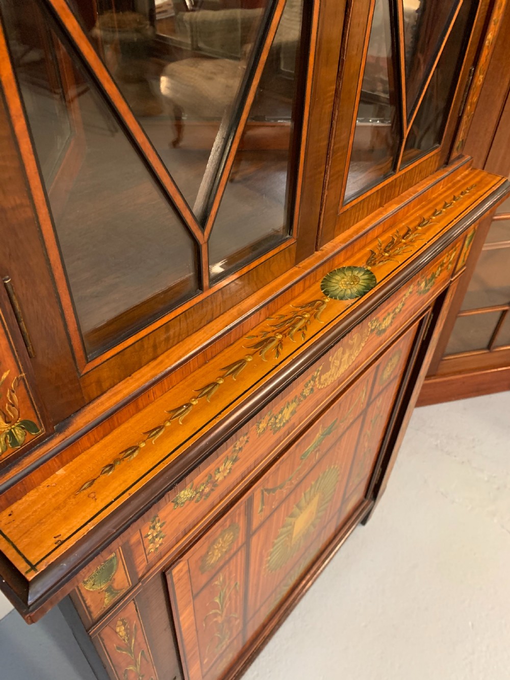 Fine satinwood polychrome decorated corner cupboard  View VII