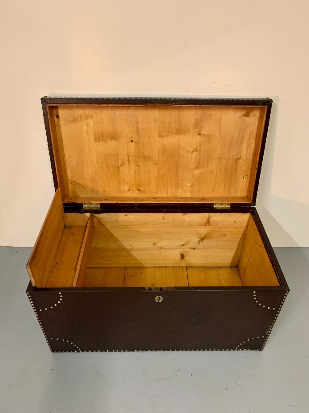 Large Scottish leather covered kist View VI