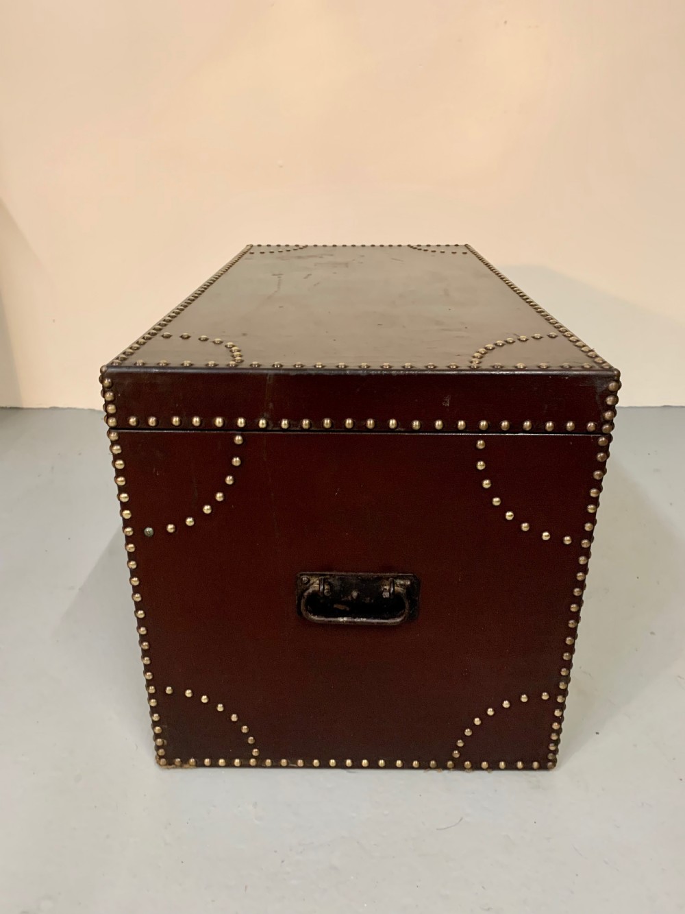 Large Scottish leather covered kist View XIII
