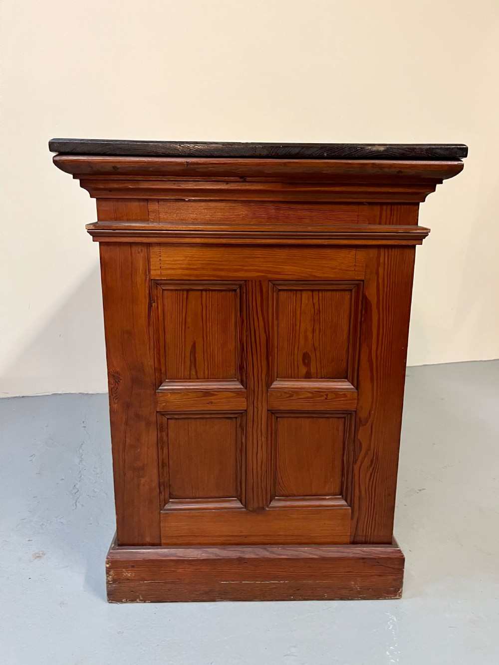 Scottish altar table View V