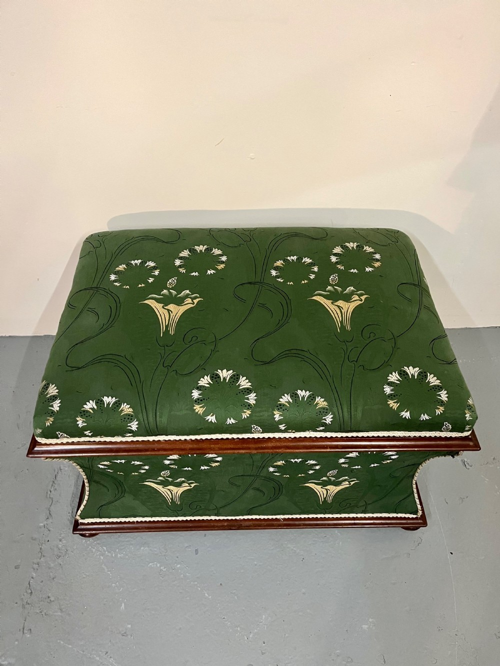 Large ottoman stool View IV