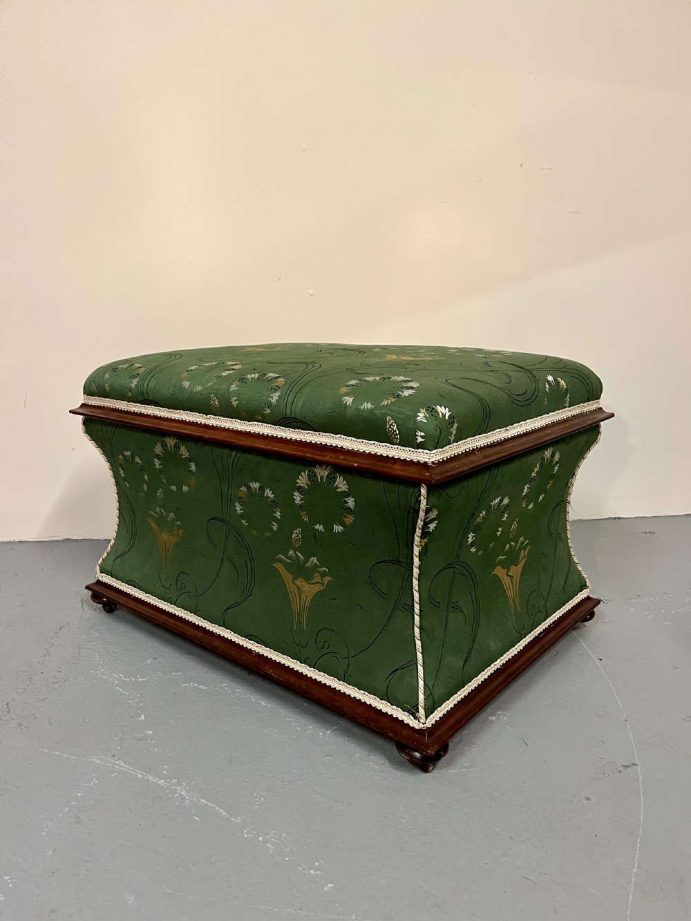Large ottoman stool View VI