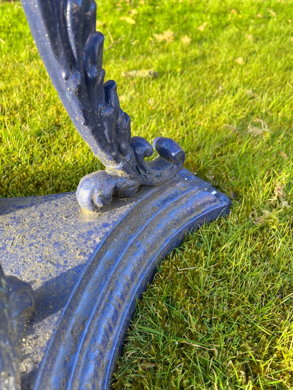 Regency cast iron garden table  View VI