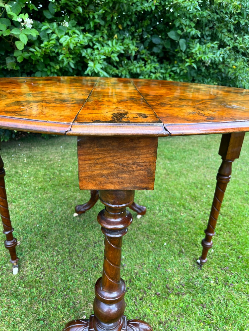 Large walnut sutherland table View XI