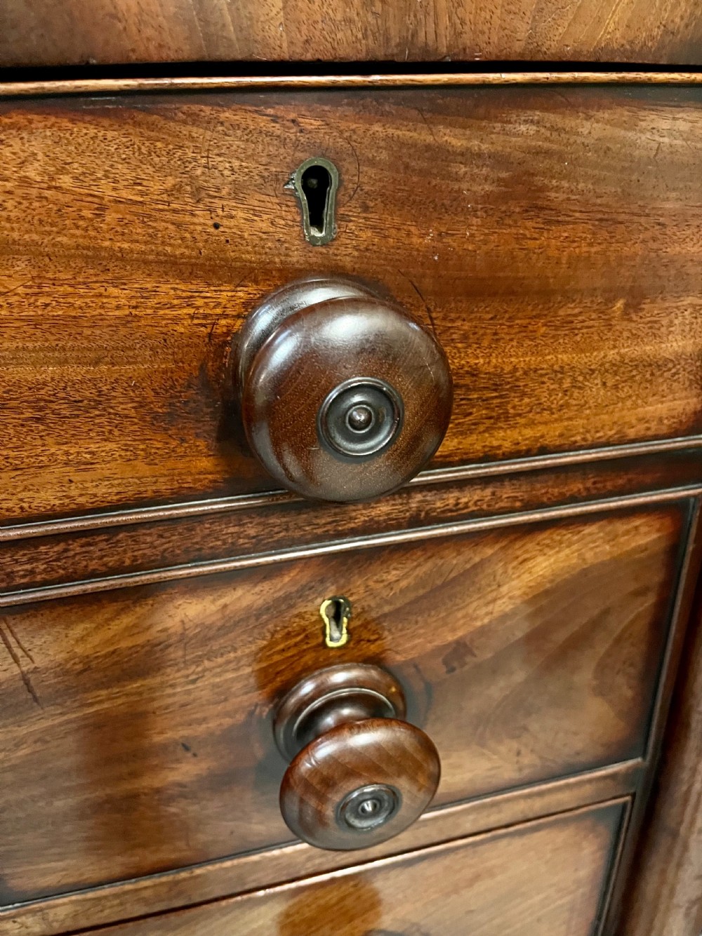 Large mahogany chest of drawers  View XV