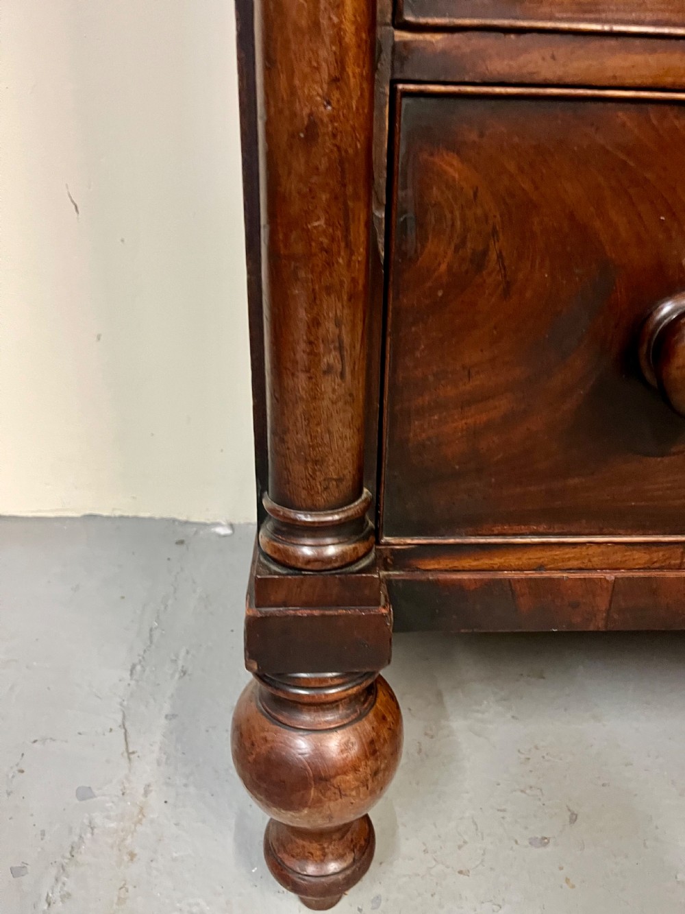 Large mahogany chest of drawers  View XVI