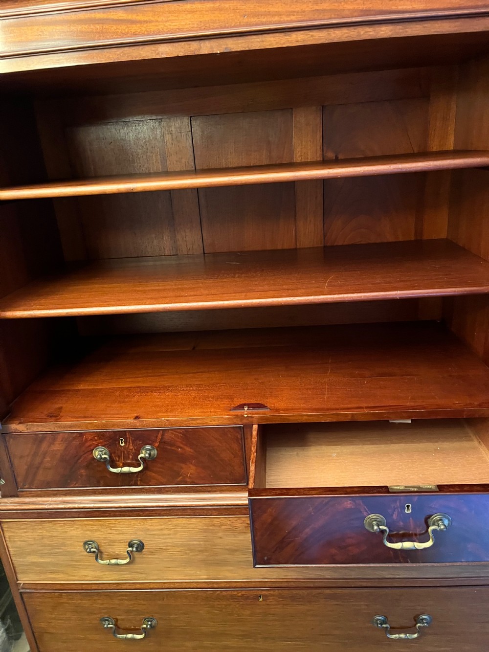 Howard & Son Mahogany linen press View IV