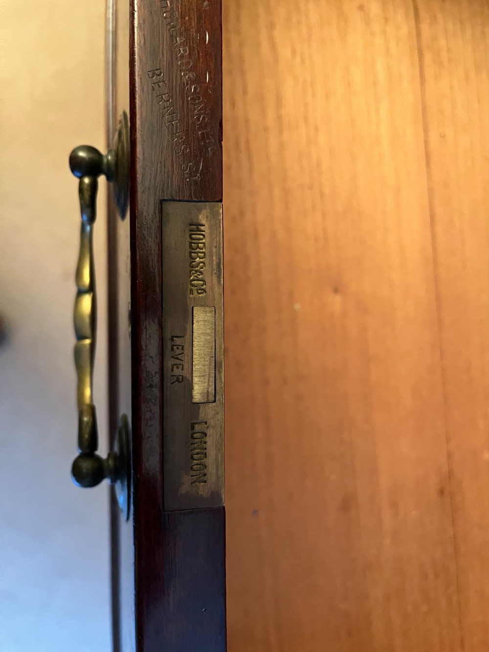 Howard & Son Mahogany linen press View VI