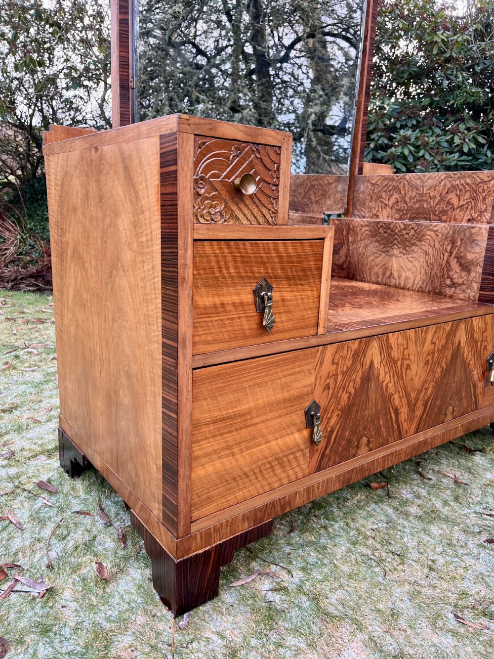 Art deco dressing table View II