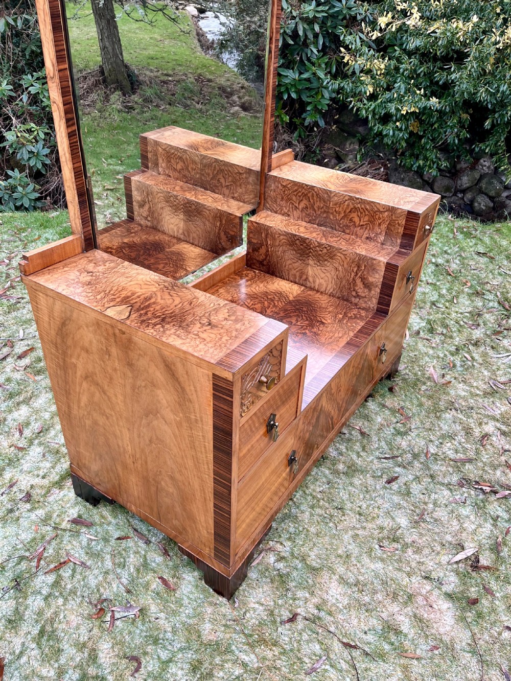 Art deco dressing table View III