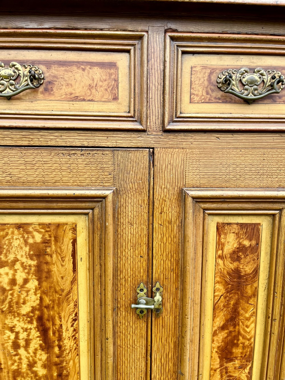Scottish dresser base View V