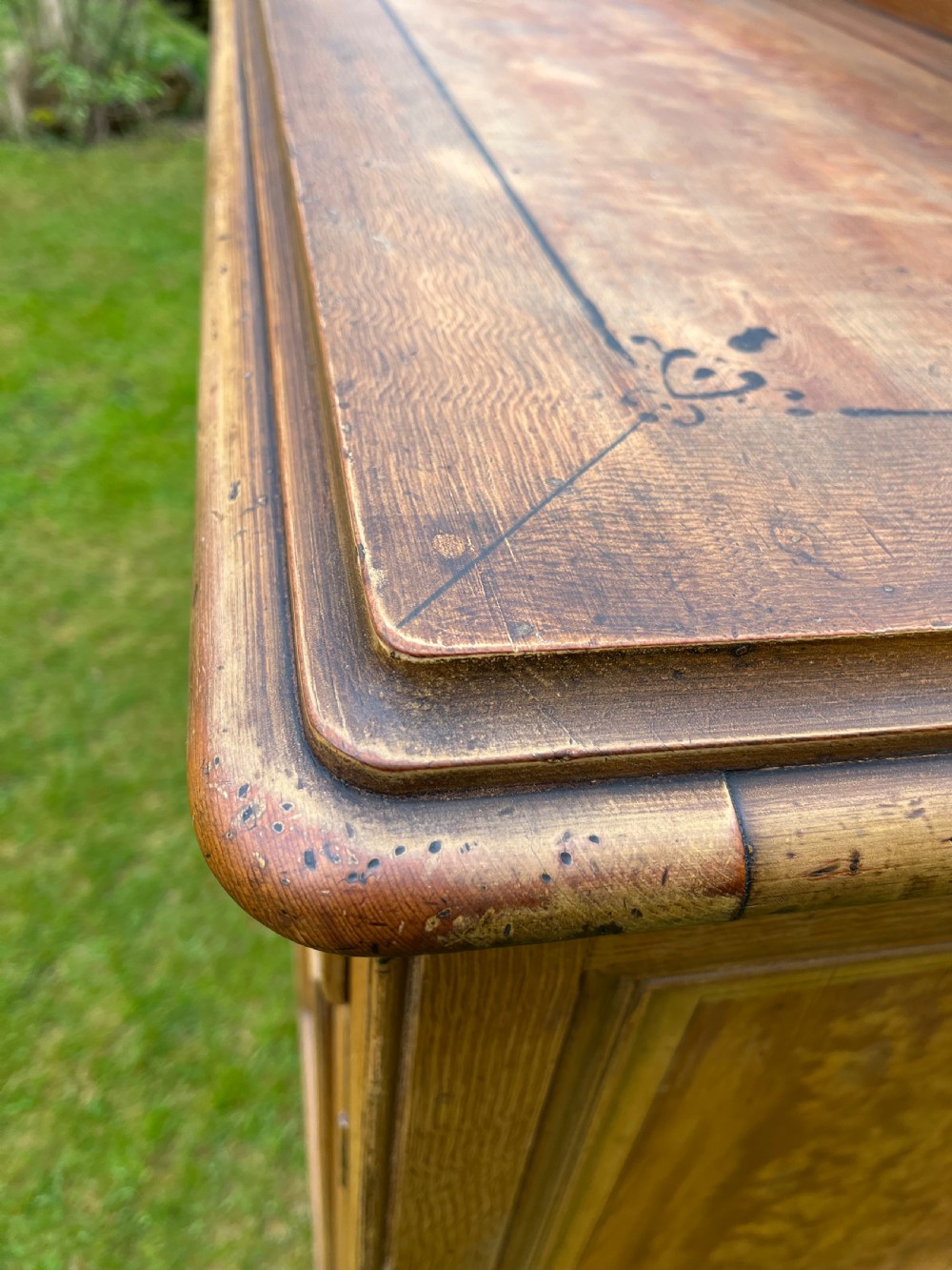 Scottish dresser base View XVI