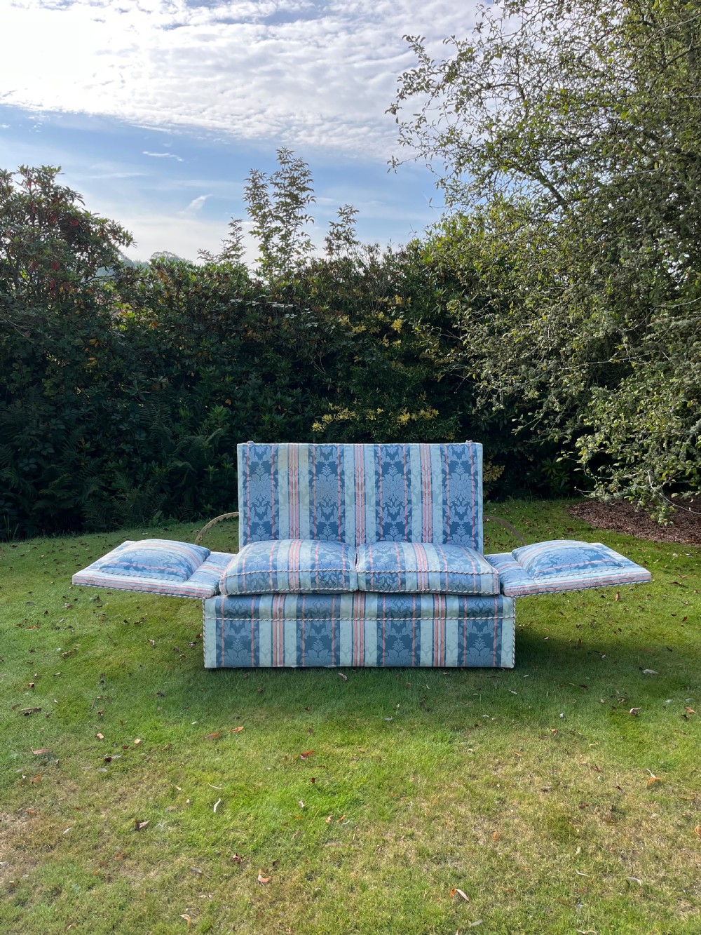 Small Knole settee View VI