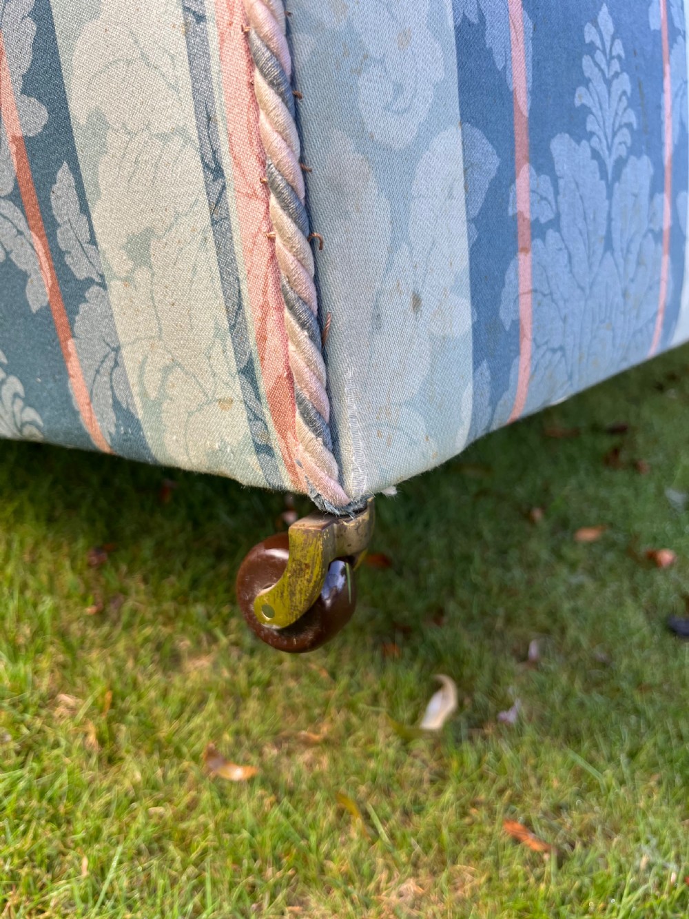 Small Knole settee View XI