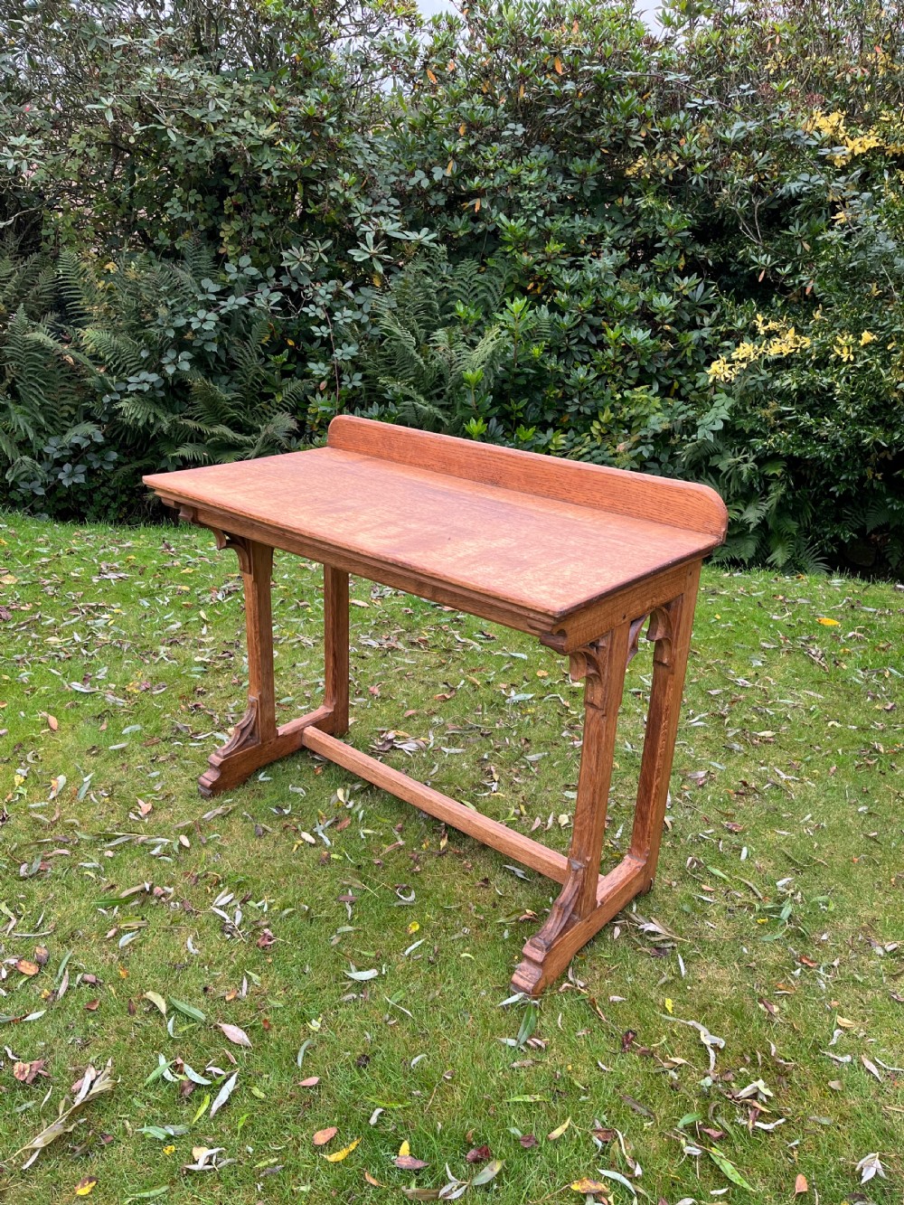 Gothic oak console table  View XVI