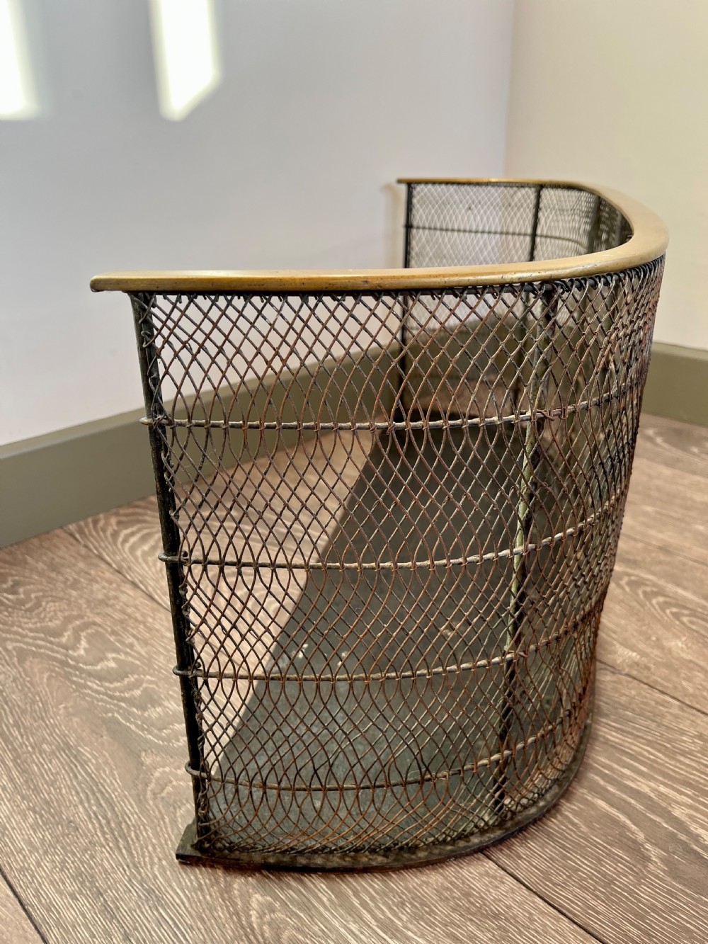 Small brass  fire guard  View IV