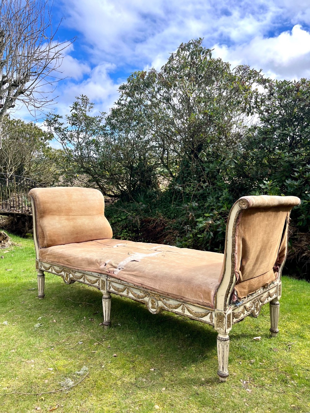 French parcel gilt window seat View VIII