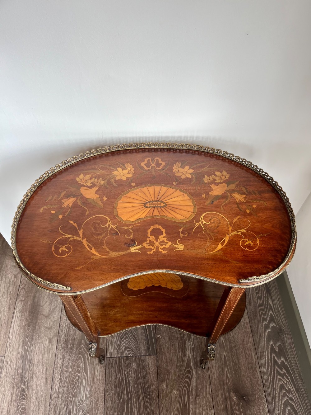 Mahogany inlaid etagere View IV