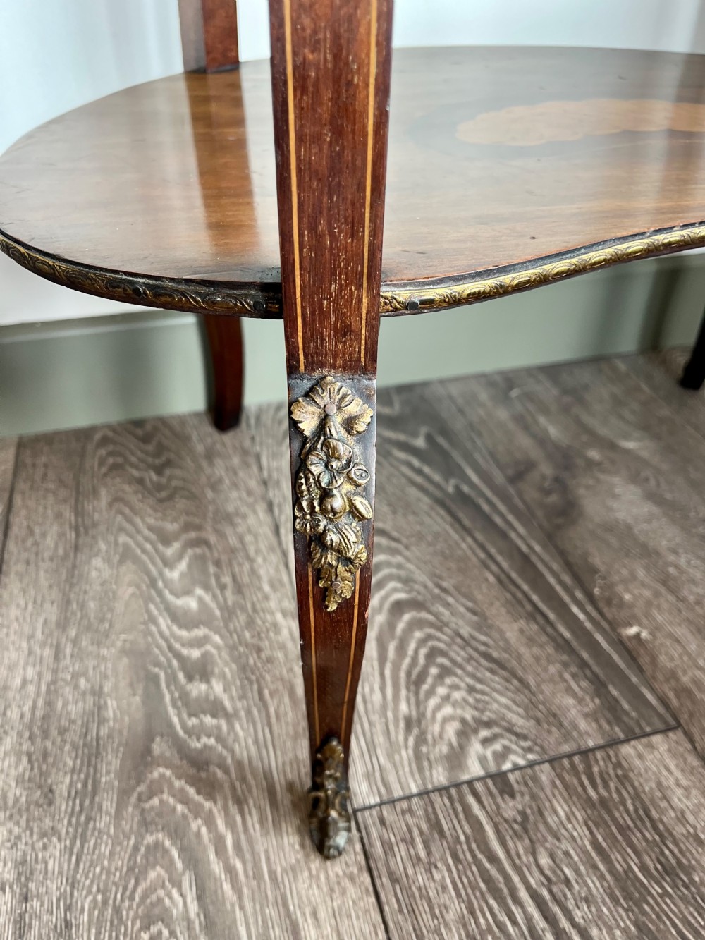 Mahogany inlaid etagere View VII