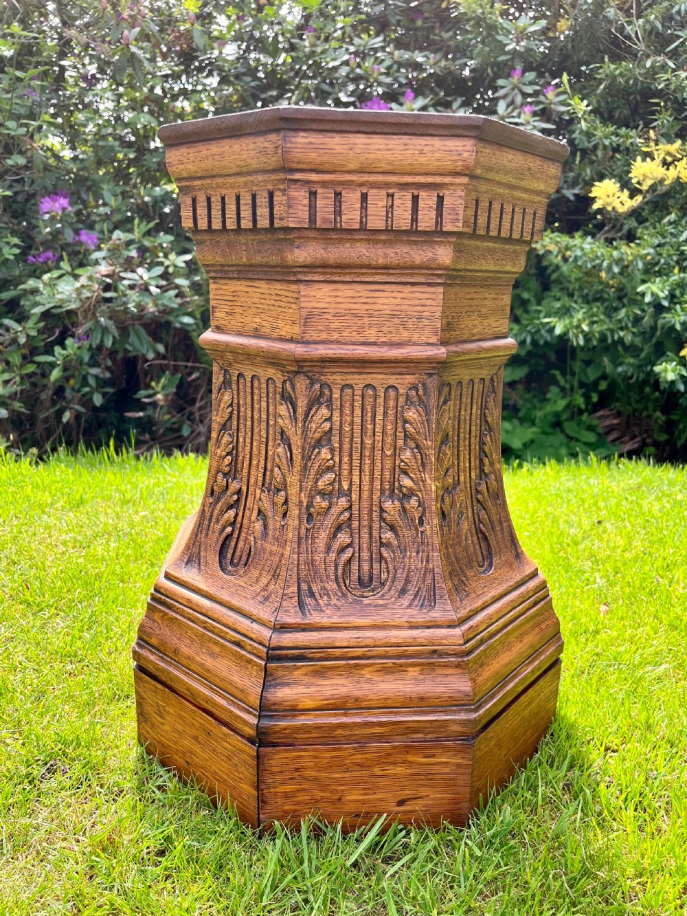 Oak pedestal plant stand View IV