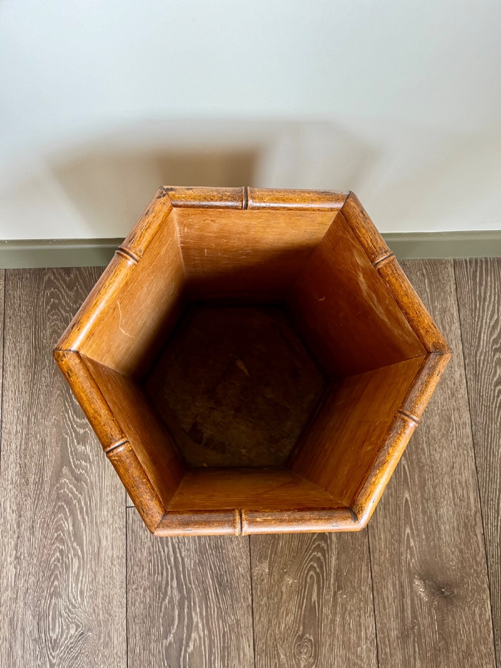 Large bamboo bin View VI