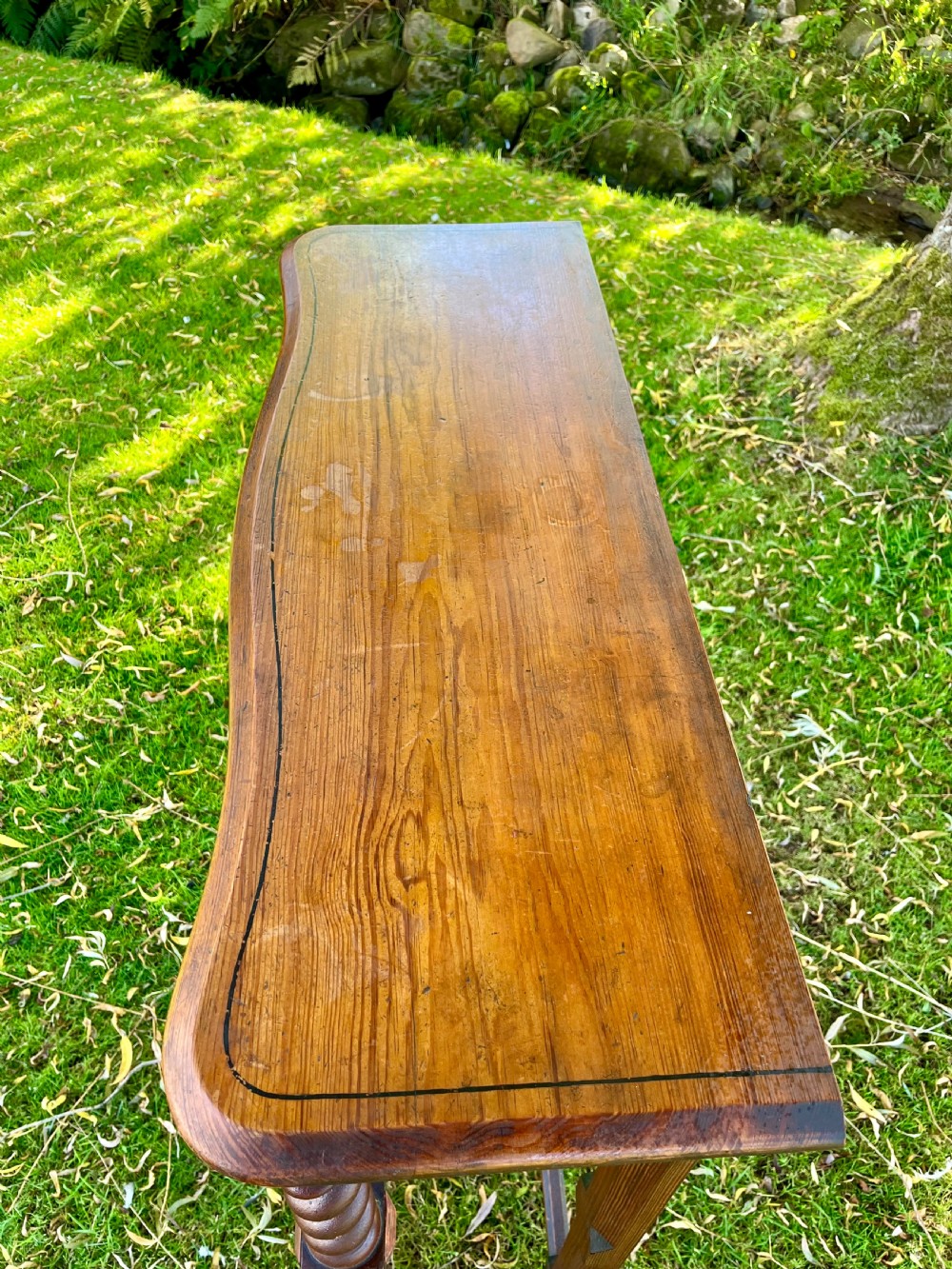 Scottish console table View XIII