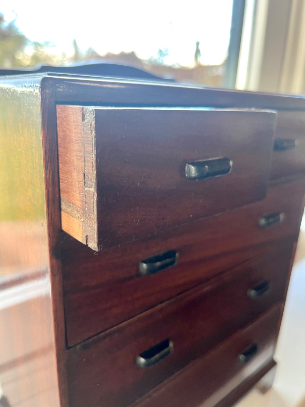 Mahogany miniature apprentice chest of drawers  View VII