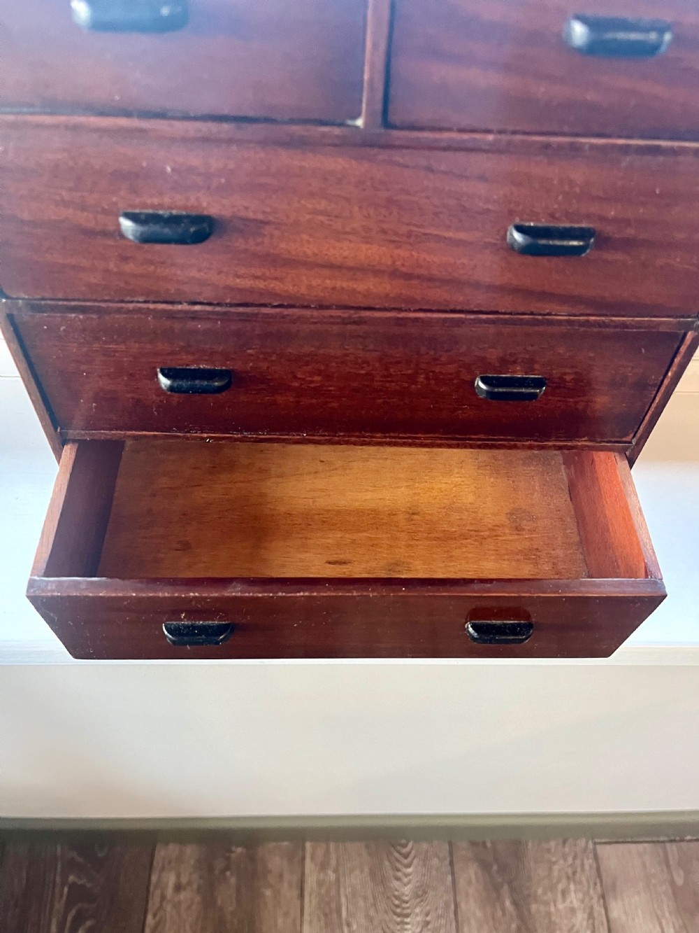 Mahogany miniature apprentice chest of drawers  View VIII