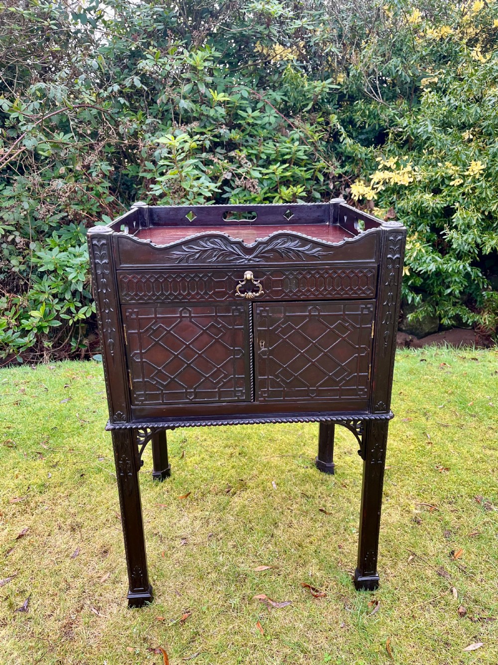 Tray top bedside cabinet 