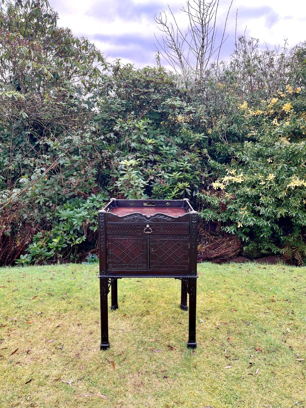 Tray top bedside cabinet  View XI