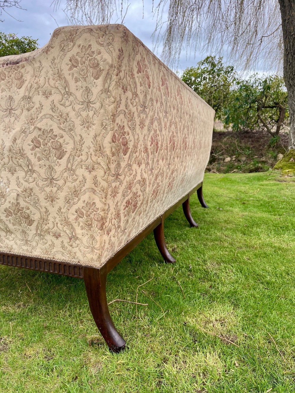 Large deep seated settee View VI