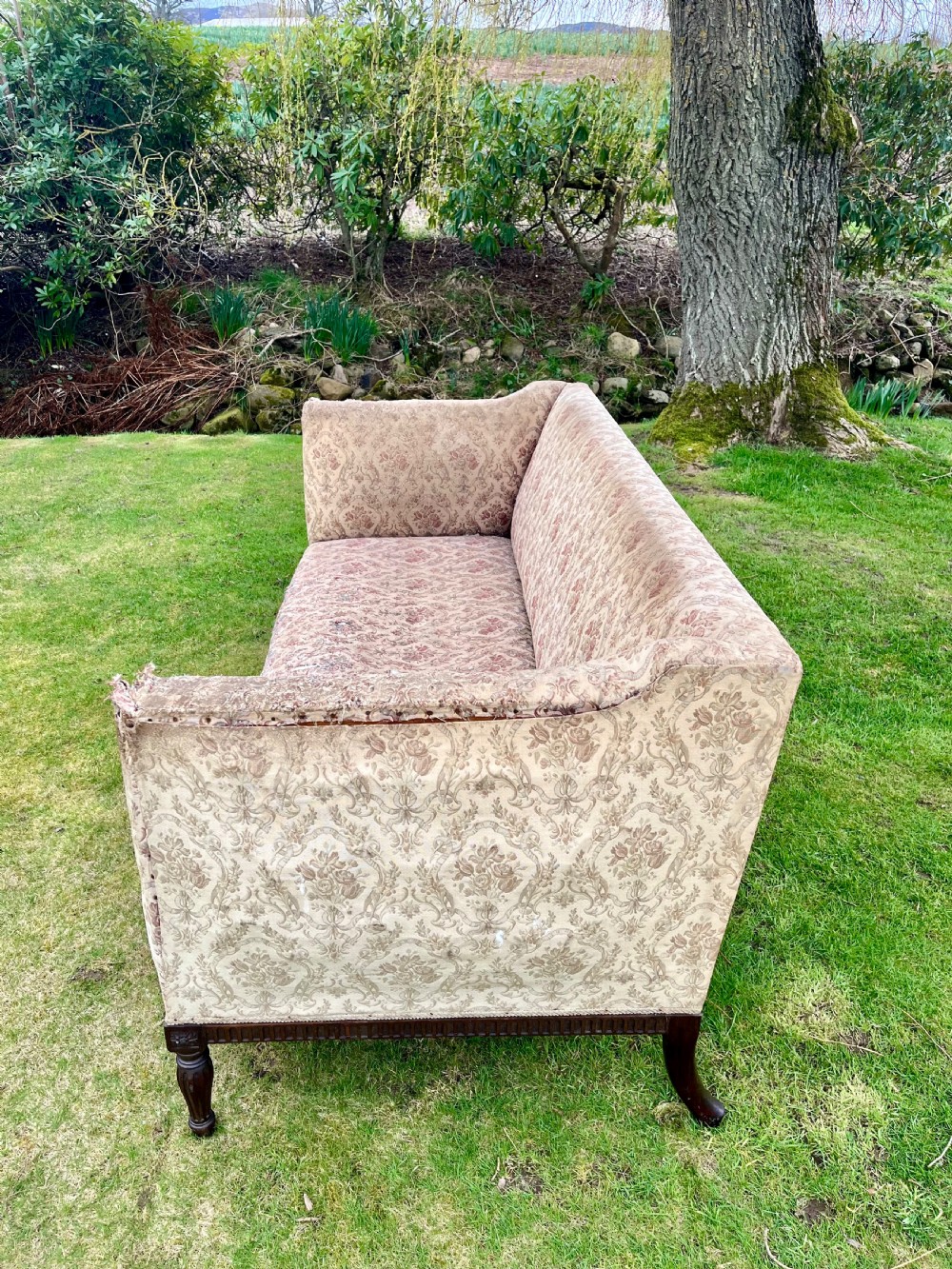 Large deep seated settee View VIII