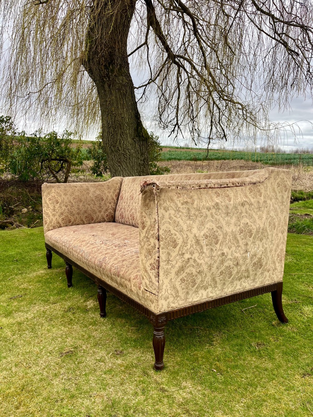 Large deep seated settee View IX
