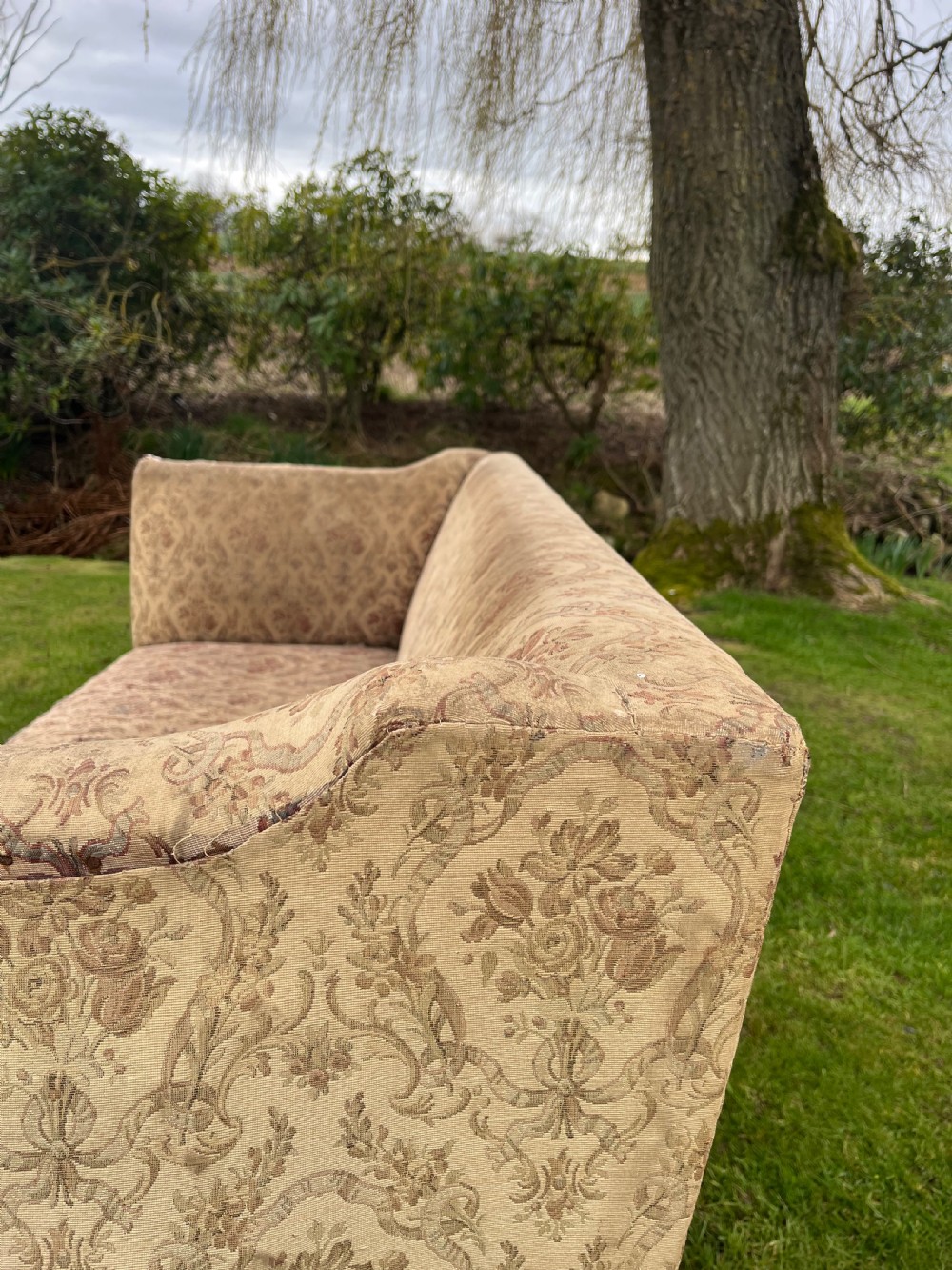 Large deep seated settee View XI