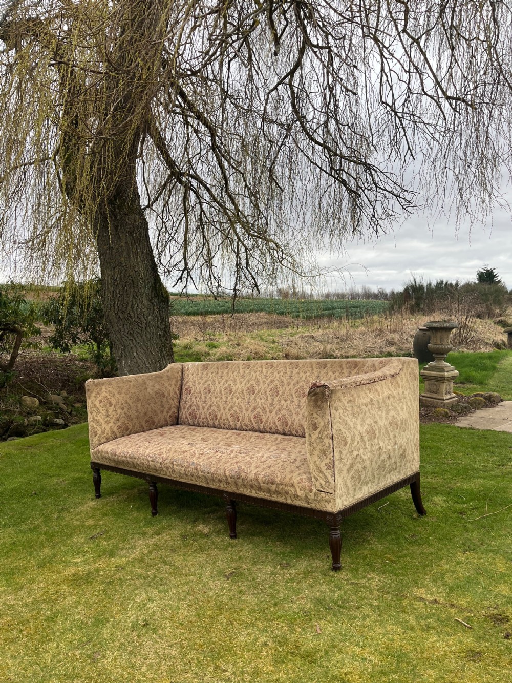Large deep seated settee View XII