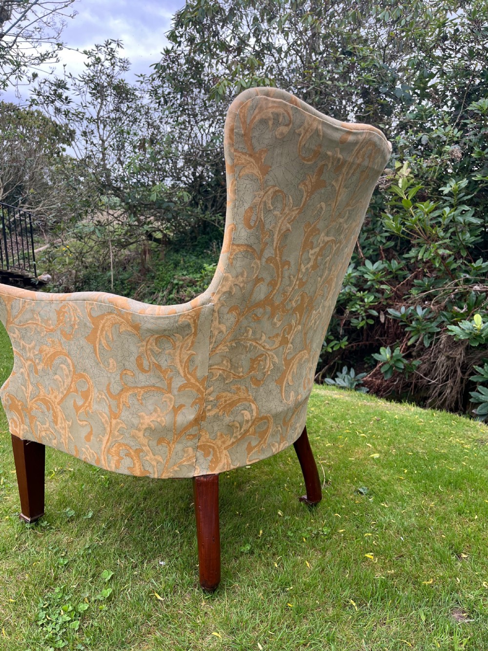 Upholstered armchair  View VII