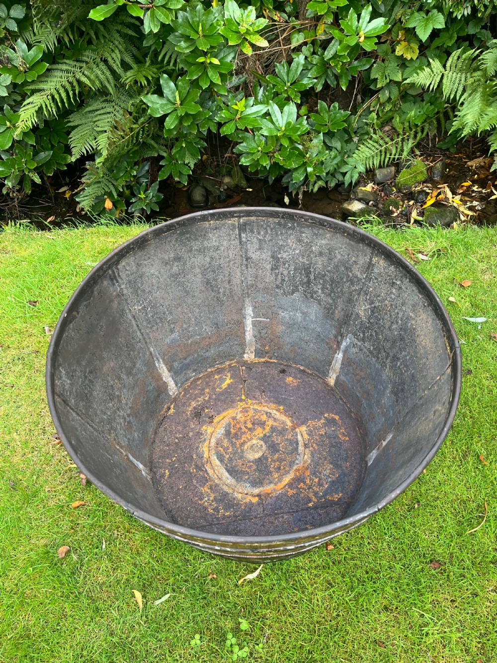 Large tole log bin View II