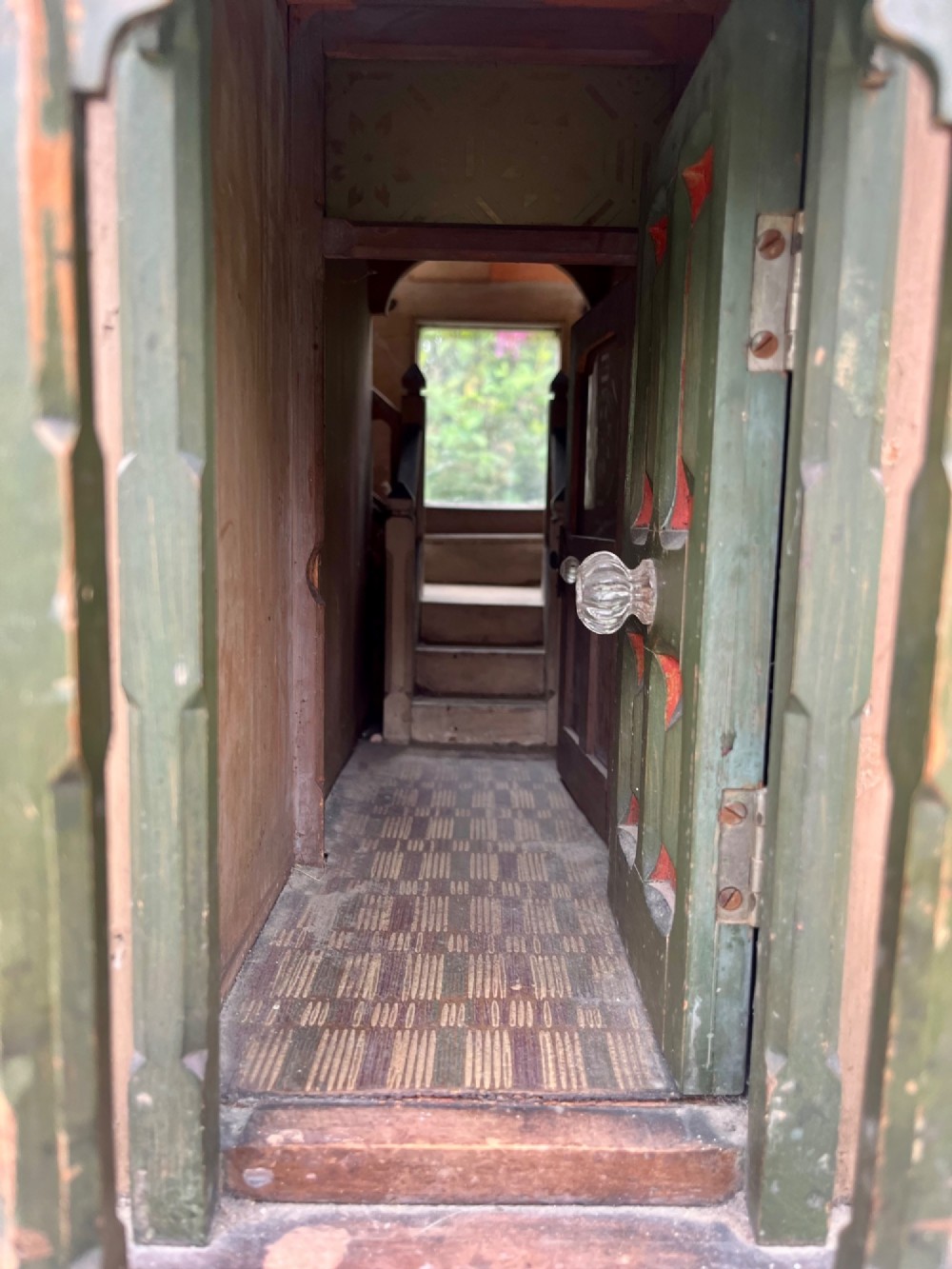 Huge antique dolls house View XIV
