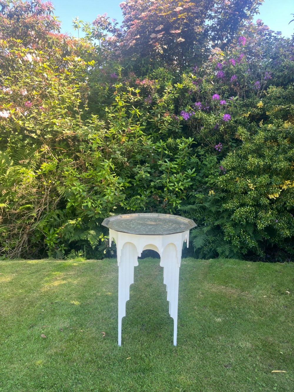 A white painted Moorish style occasional table featuring stepped horseshoe arches and a dark contrasting tray top. View VI