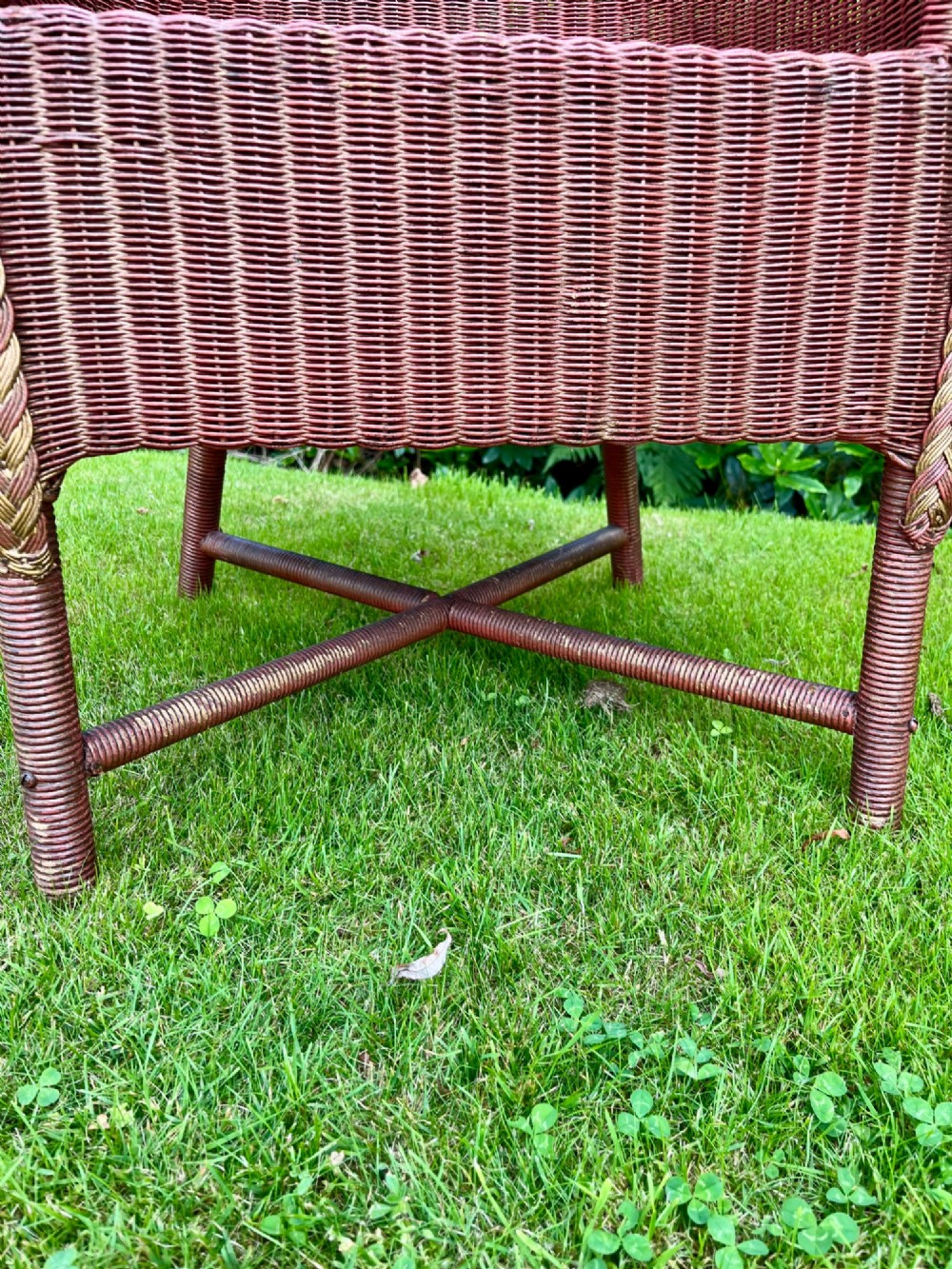 Lloyd Loom table and chair set View VII