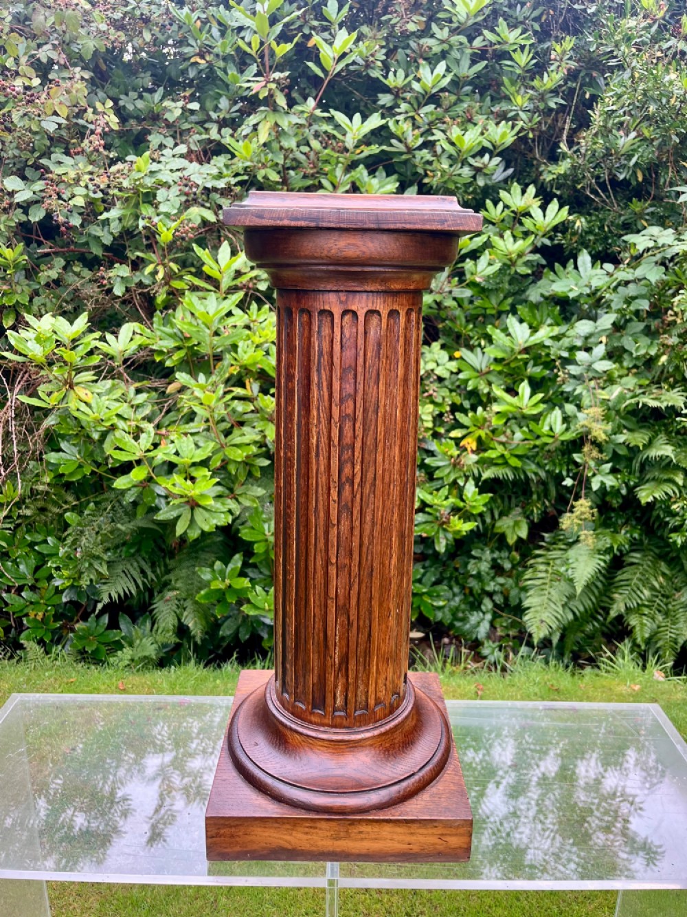 Oak fluted pedestal bust stand