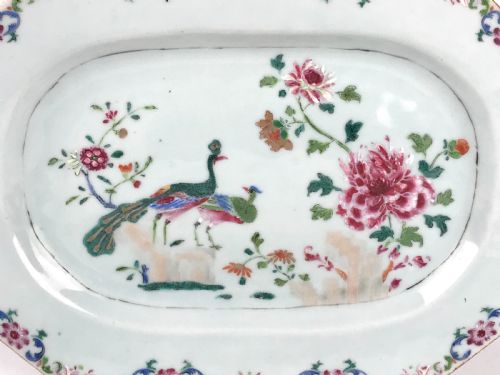 SUPERB CHINESE 18TH PORCELAIN DOUBLE PEACOCK PLATTER FAMILLE ROSE QIANLONG NO2 - ADDITIONAL PHOTO 2