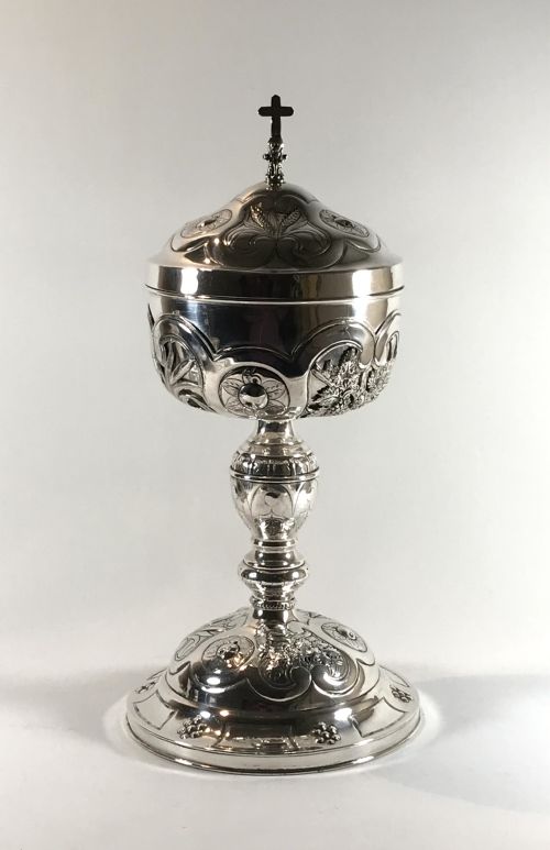 MAGNIFICENT ANTIQUE LARGE SOLID SILVER FRENCH CIBORIUM CHALICE 1835 WITH VERMEIL - ADDITIONAL PHOTO 1