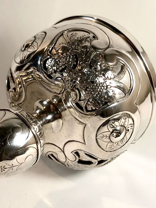 MAGNIFICENT ANTIQUE LARGE SOLID SILVER FRENCH CIBORIUM CHALICE 1835 WITH VERMEIL - ADDITIONAL PHOTO 8
